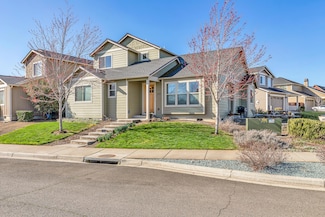 333 Clearview Dr, Talent, OR 97540