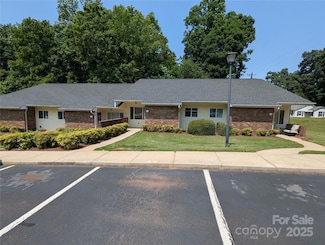 409 4th St SW, Conover, NC 28613