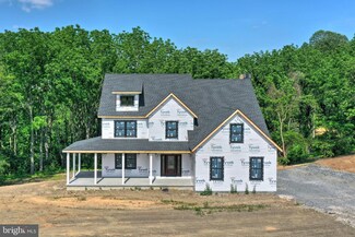 8885 Loop Rd, Seven Valleys, PA 17360