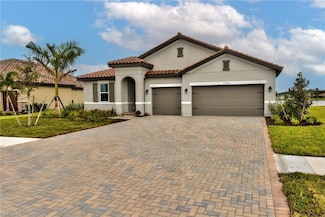 2066 Grove Dr, Naples, FL 34120