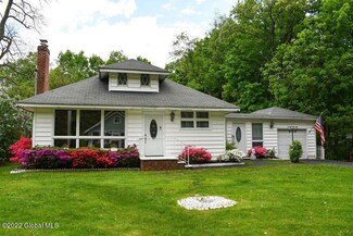 30 Hobbs Ln, Catskill, NY 12414