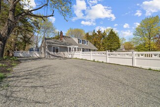 253 Woodlawn Ave, Saint James, NY 11780