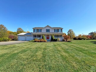 3 Apple Valley Ln, Germantown, NY 12526