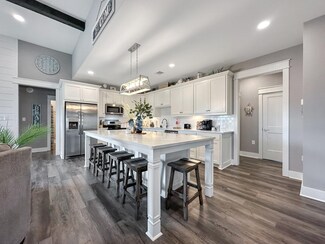 976 Albatross Ln, Crystal Beach, TX 77650