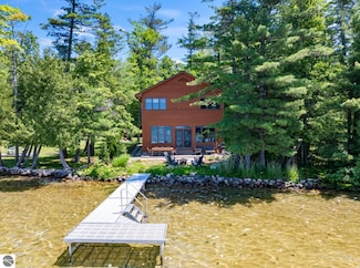 7276 Williams Ct, Elk Rapids, MI 49629