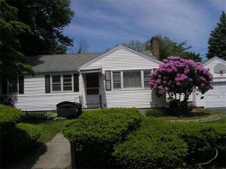 37 Day Cir, Woburn, MA 01801