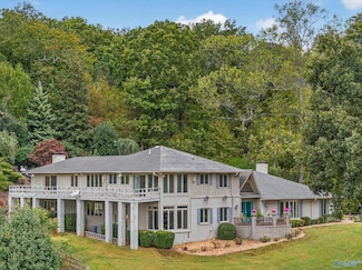 447 Riverton Dr, Rainbow City, AL 35906