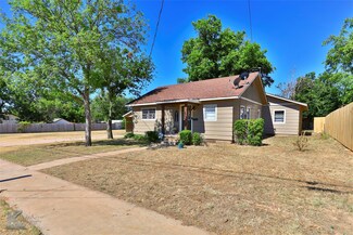 607 Fannin St, Winters, TX 79567