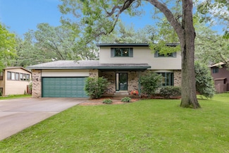 8385 Pleasant View Dr, New Brighton, MN 55112