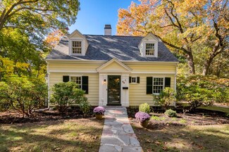 24 Hillcrest Pkwy, Winchester, MA 01890