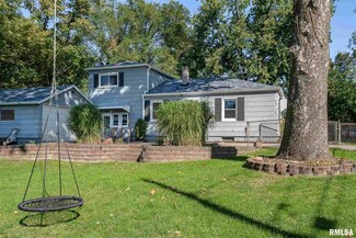 940 30th St, Bettendorf, IA 52722