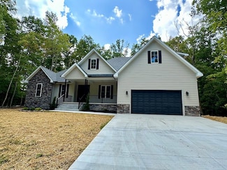126 Highlands Ln, Glade Springs, WV 25832
