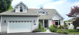 41 Seacliff Ave, Miller Place, NY 11764