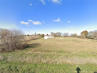 18498 Bauserman Rd, Leavenworth, KS 66048