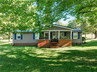 228 Sunset Dr, Beaver Falls, PA 15010