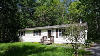 46 Agnes Dr, Cairo, NY 12413