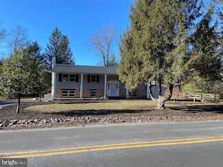 19 Risler St, Stockton, NJ 08559