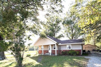 485 Martie Rd, Elkville, IL 62932
