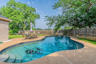 738 Laramie Dr, Lewisville, TX 75077