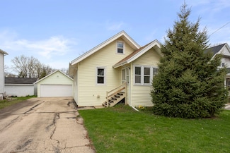 1907 Vinland St, Oshkosh, WI 54901