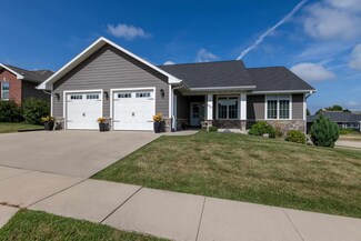 6601 S Dorchester Ln, Dubuque, IA 52003