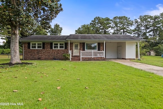 7 Princeton Dr, Jacksonville, NC 28546