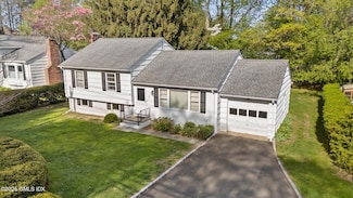 103 Sheephill Rd, Riverside, CT 06878