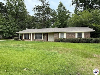 706 E 11th St, Hooks, TX 75561