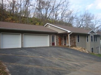 217 W Spring St, Mc Gregor, IA 52157
