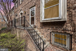 1120 N Taylor St Unit 3, Arlington, VA 22201