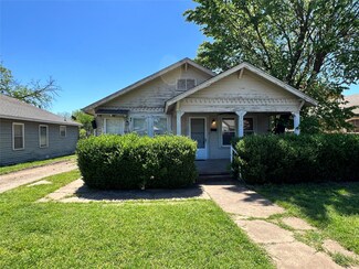 2704 Emmett St, Dallas, TX 75211