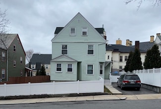 32 Moultrie St, Dorchester Center, MA 02124
