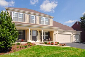 39W626 Schoolhouse Ln, Geneva, IL 60134