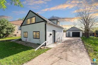 3204 S West Ave, Sioux Falls, SD 57105