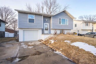 1213 Rolling Meadows Rd, Marshalltown, IA 50158