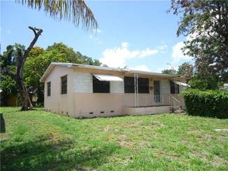 11940 W Golf Dr, Miami, FL 33167