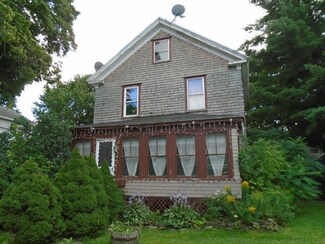 3 Mohegan St, Winslow, ME 04901