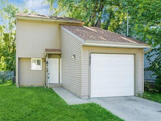 1427 Stewart St, Des Moines, IA 50316