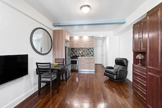 320 E 42nd St Unit 1402, New York, NY 10017