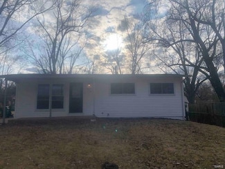 1358 Cabrillo Dr, Saint Louis, MO 63138