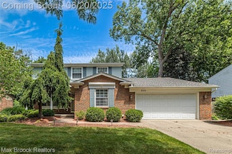 683 Thurber Dr, Troy, MI 48085