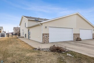 5284 49th Ave S, Fargo, ND 58104