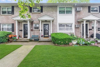 82-65 268th St Unit 2nd Floor, New Hyde Park, NY 11040