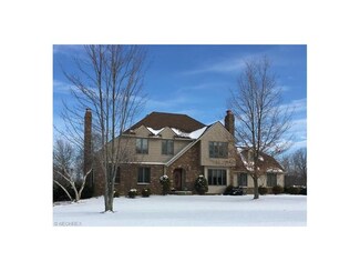 711 Erhart Northern Rd, Valley City, OH 44280