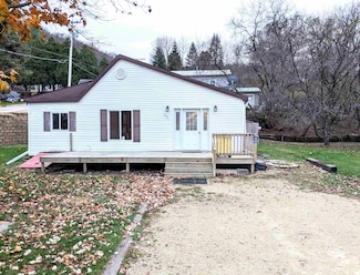 201 Brown St, Marquette, IA 52158