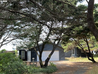 33636 Ophir Rd, Gold Beach, OR 97444