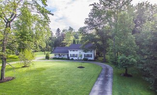 153 S Strawberry Ln, Moreland Hills, OH 44022