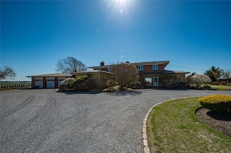 101 West Ln, Bay Shore, NY 11706