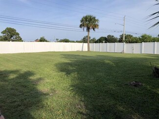 901 SW Mccracken Ave, Port Saint Lucie, FL 34953