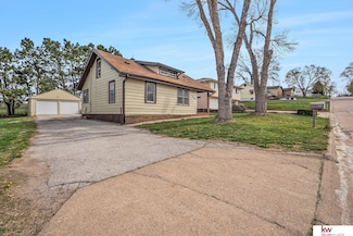 5906 M St, Omaha, NE 68117